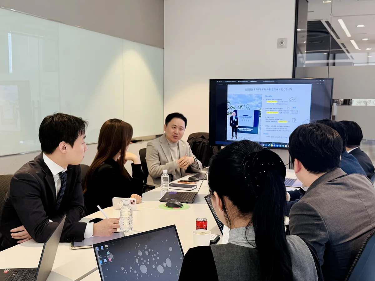 기업 컨설팅 회의 현장에서 발표하는 이종찬 대표